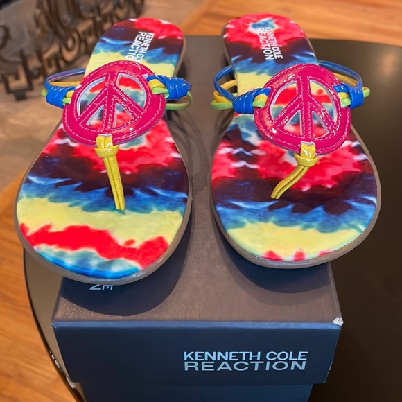 Kenneth Cole Reaction Other - NIB-Kenneth Coke Reaction thong sandals -multi color-size 2-so fun!